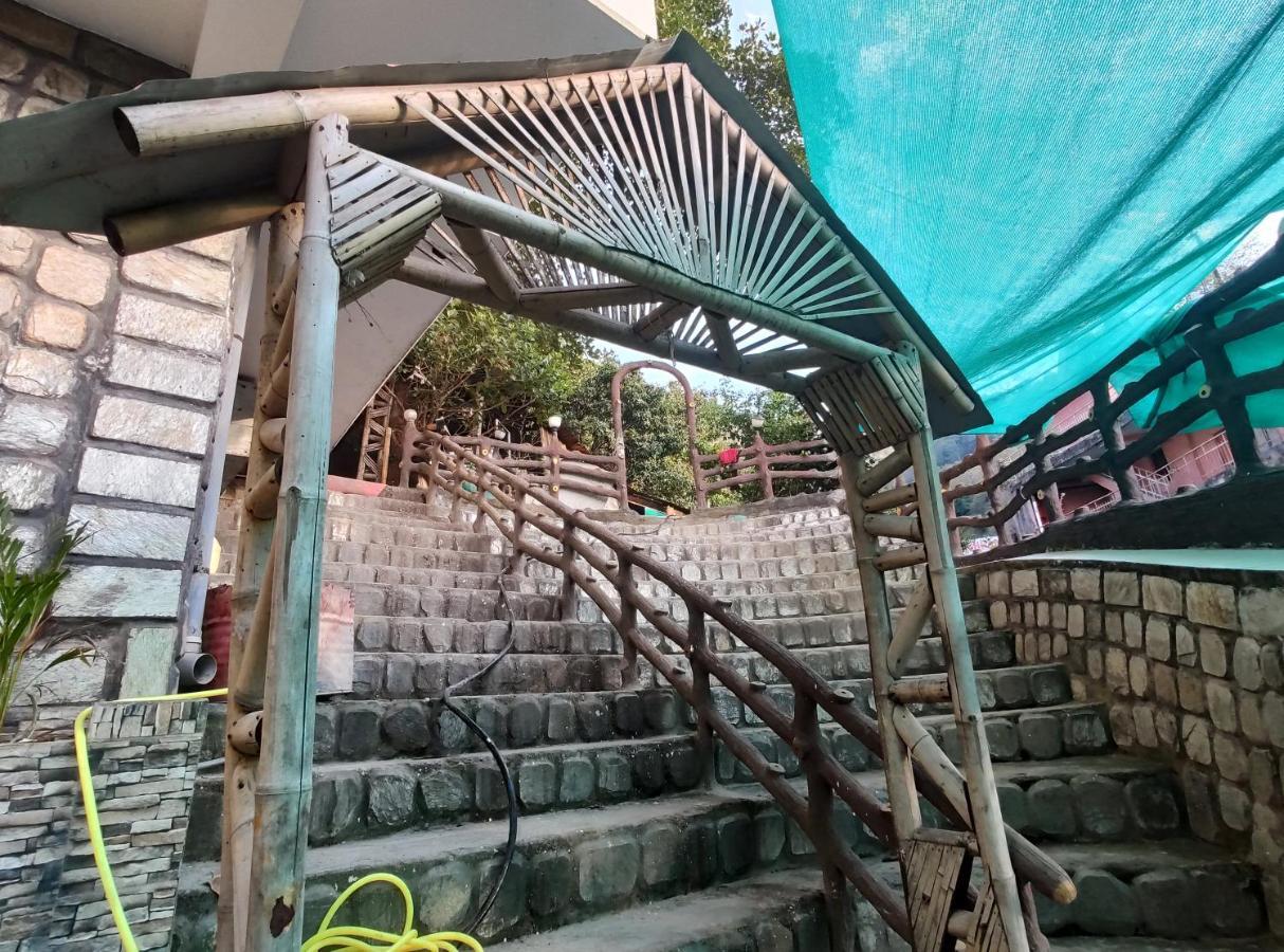Zostel Rishikesh, Laxman Jhula Pansiyon Dış mekan fotoğraf